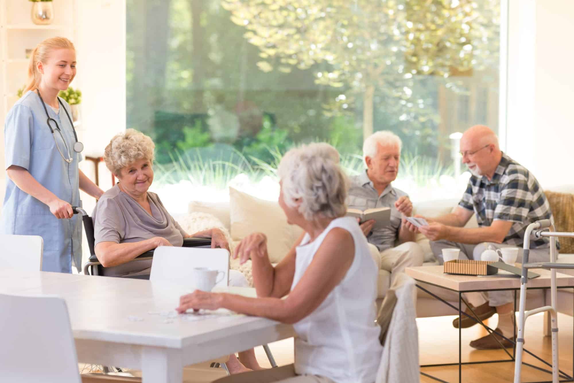 8 Benefits of Senior Assisted Living Centers